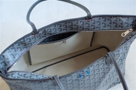 goyard tote with zipper.